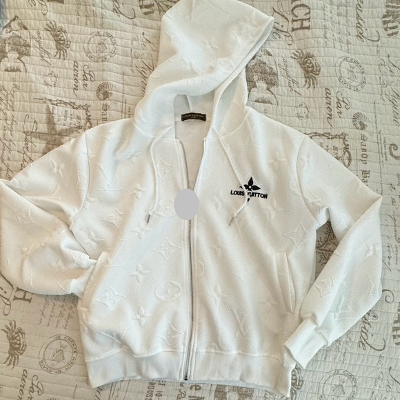 Designer-inspired embossed jogger set (white 2 piece set) (small to medium) - Picture 4 of 11